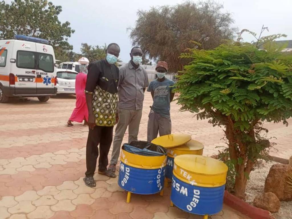 Image de l'action : Fabrication et mise en place de poubelles